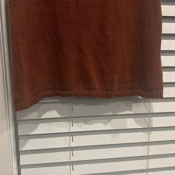 Brown Low Scoop Tank - Picture 3 of 4